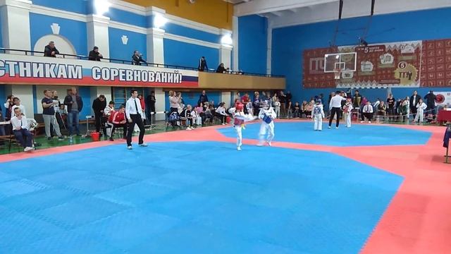 На соревнованиях по тхеквондо я в синем смотреть онлайн