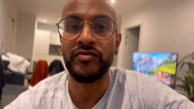 STARTUP VLOG: bootstrap or raise money? смотреть онлайн