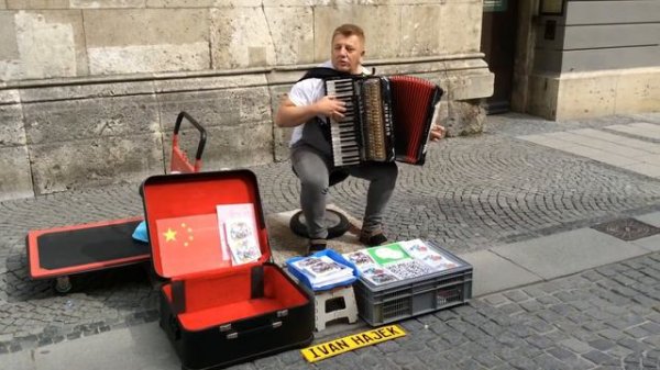 Street Music - Ivan Hajek, accordion in the heart of München