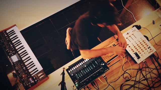 Techno Acid Jam (Behringer TD-3 & Roland Tr8) смотреть онлайн