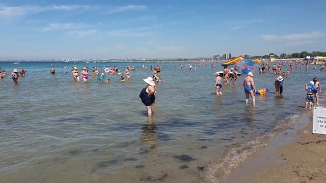 #АНАПА. ПОГОДА 15.08.2019 ПОЧТИ ПУСТОЙ ЦЕНТРАЛЬНЫЙ ПЛЯЖ - АРКА ... смотреть онлайн