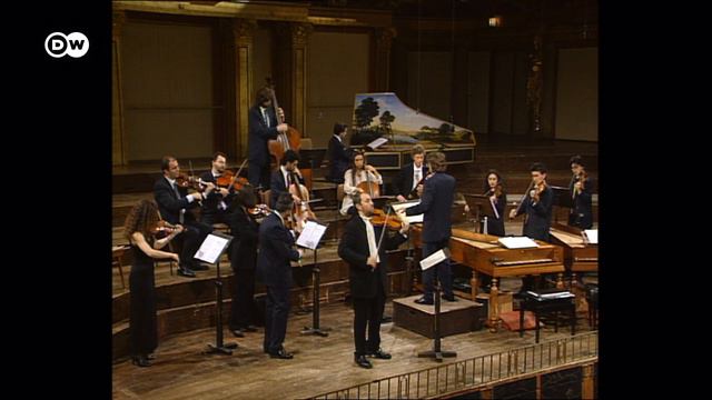 Vivaldi: Violin Concerto in D minor | Enrico Onofri, Il Giardino Armonico & Giovanni Antonini смотреть онлайн