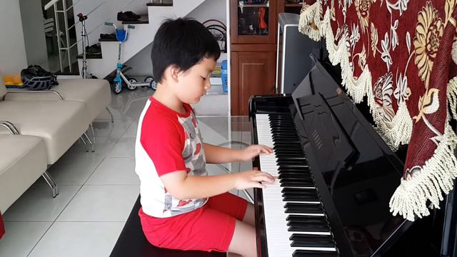 Dante playing a magic lamp on piano смотреть онлайн