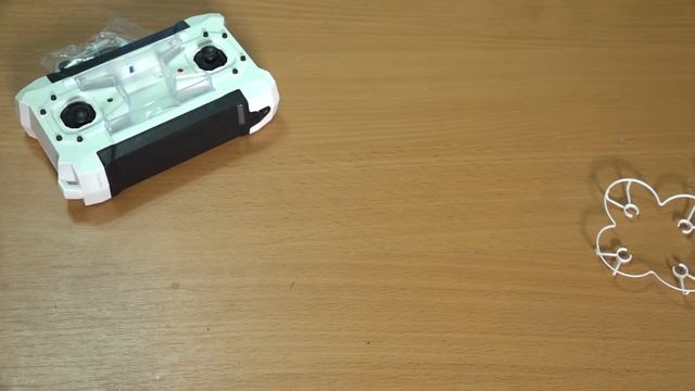 ОФИГЕТЬ! Самый маленький квадрокоптер в мире. ОНО ЛЕТАЕТ! смотреть онлайн