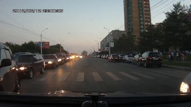Таксист на Логане едет на красный смотреть онлайн