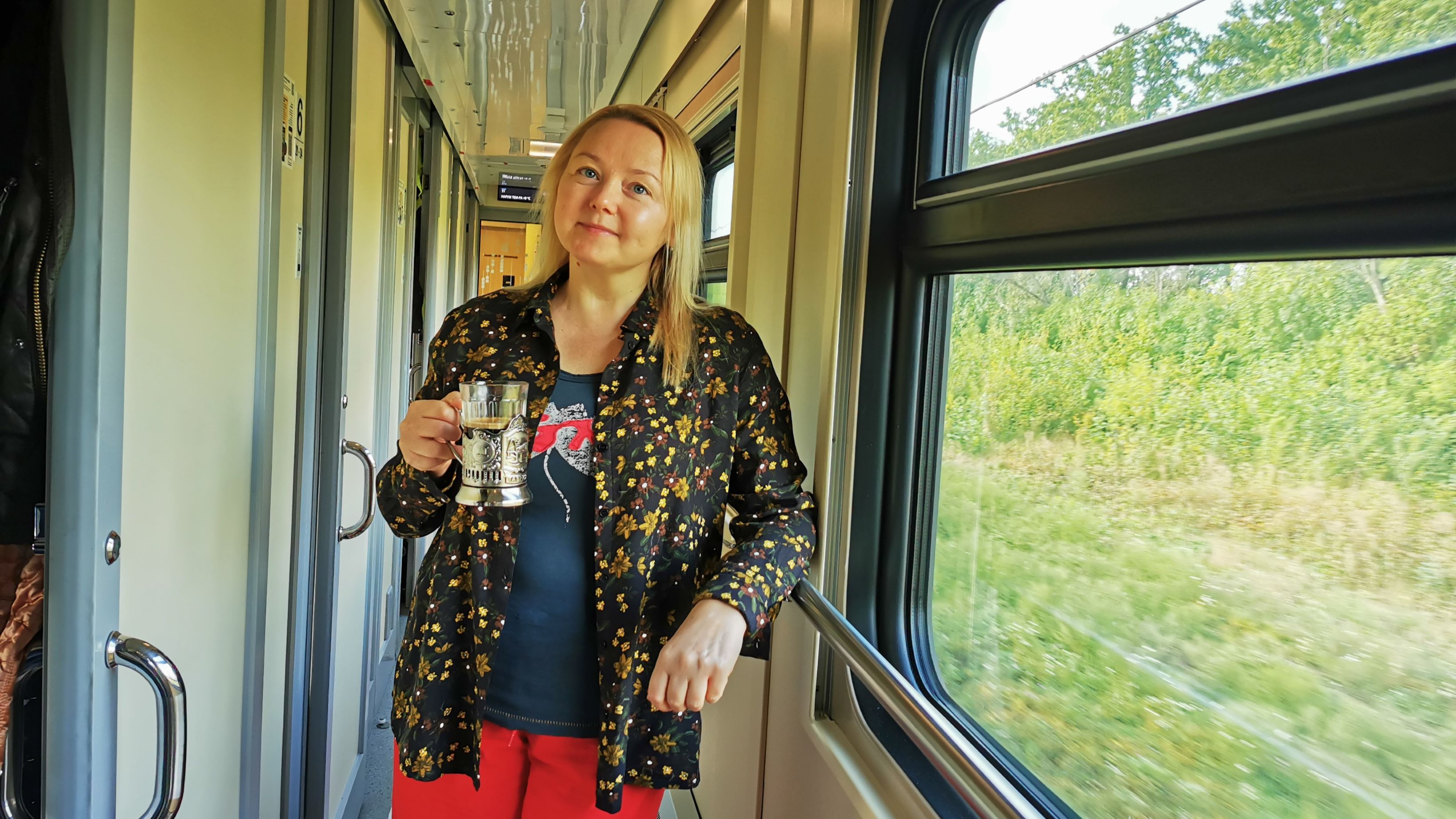 Ложка дегтя в поезде меда. Душ, тапочки и ученик машиниста недоученный. На «Таврии» в Крым смотреть онлайн