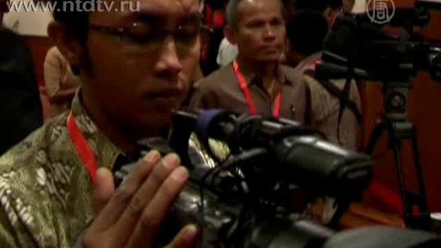 Клинтон призвала АСЕАН срочно договориться с КНР