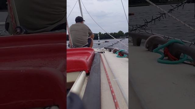 It's Gettin' Windy On Floaty Boat смотреть онлайн