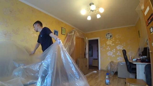 Красим багеты и потолок. Ремонт у детей. День первый. смотреть онлайн