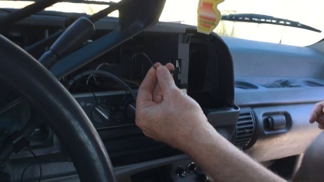 95 to 98 GM Truck Stereo Installation смотреть онлайн