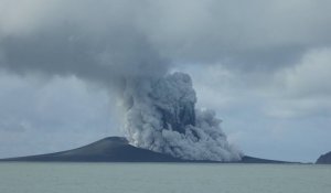 Мощное извержение вулкана на островах Тонга
#Тонга #вулкан #извержение #Хунга-Тонга-Хунга-Хаапай