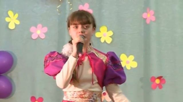 Девочка, которая поёт смотреть онлайн