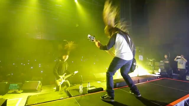 KORN Play First Show With 12-Year-Old Son Of Metallica Bassist Robert Trujillo, Bogota 2017 04 17