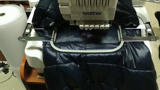 Ремонт пуховиков машинной вышивкой смотреть онлайн