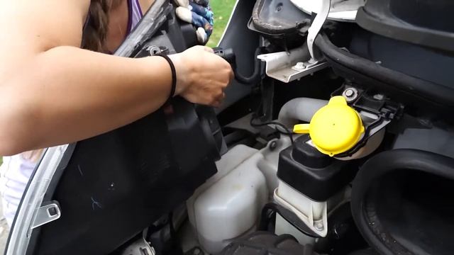 How To EASILY change your Promaster Headlight Bulb! смотреть онлайн