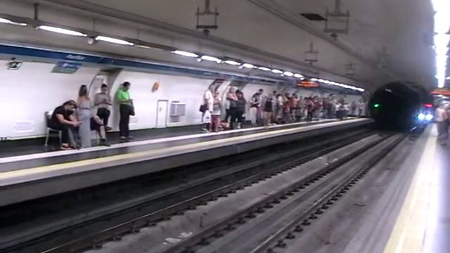 Мадрид метро. Поезд серии 5000 смотреть онлайн