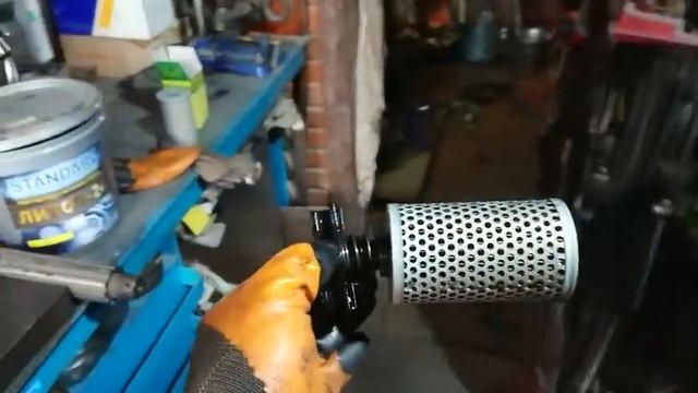 Ставлю передний стакан, подушку и фильтр ГУРа на MAN F19! смотреть онлайн