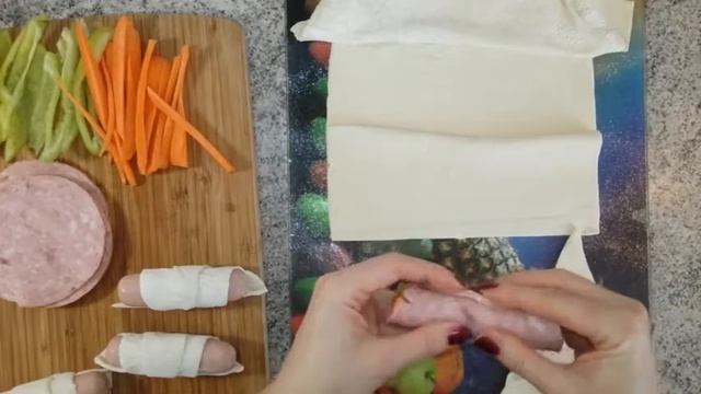 Сосиски и Колбаски с Овощами в слоёном тесте. смотреть онлайн
