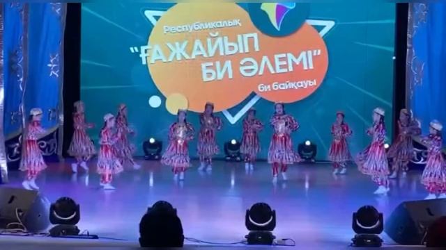 "Андижанский полька" Үлгілі " Ақ қайың" би ансамблі, орта топ смотреть онлайн