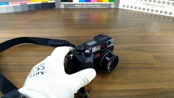 Olympus Camedia C-3040 ZOOM a Digital Camera from 2001