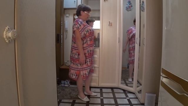 ХАЛАТ или ДОМАШНЕЕ ПЛАТЬЕ / Спор / Что лучше ? ??? августа 2019 г. смотреть онлайн
