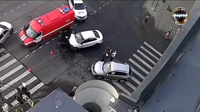 Неудачный поворот: видео столкновения в Петрозаводске смотреть онлайн