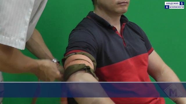Наложение жгута кровоостанавливающего резинового ленточного на руку смотреть онлайн