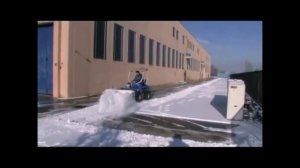 Щетка подметальная на минипогрузчике MultiOne