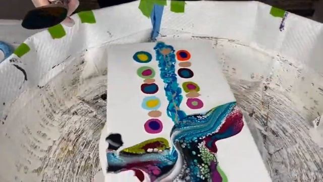 #794 WOW! I Used 17 Colors on this Cool Caterpillar Swipe Pour смотреть онлайн