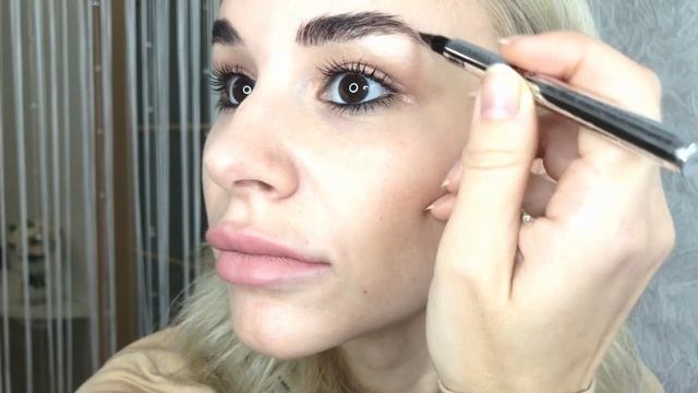 Лайнер Для Бровей От Benefit смотреть онлайн