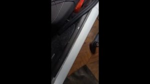 Как защитить пороги? Клею плёнку фальшивый карбон.