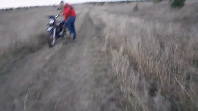 Первый раз за мотоцикл и сразу за ижа! смотреть онлайн