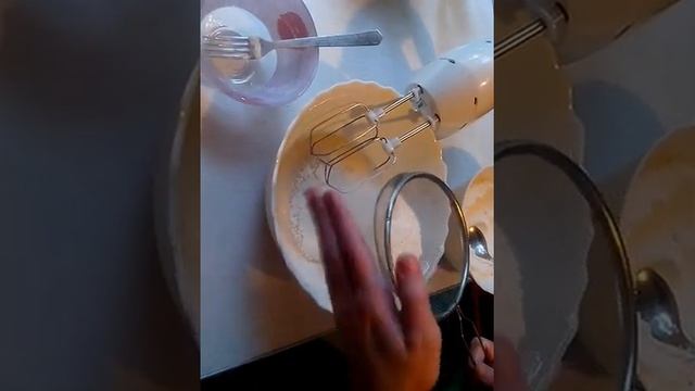 2серия кулинарии от Богдана.Делаем Дрожжевое тесто для пиццы.1часть.опара смотреть онлайн