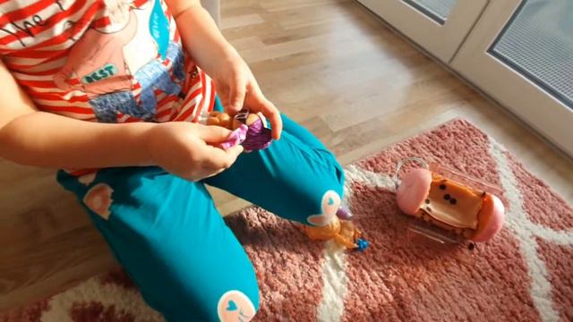 Кто пытался украсть наши игрушки. Распаковка игрушек. who wanted to steal our toys. смотреть онлайн