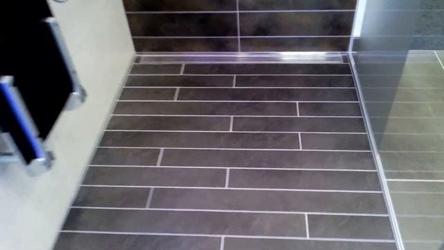 Ванная комната из материалов фирмы Шлютер смотреть онлайн