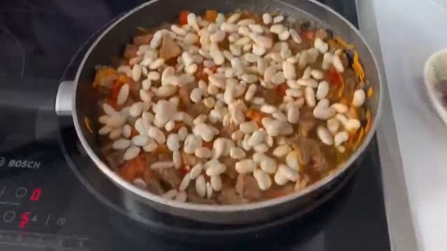 Гуляш с фасолью по турецки ?