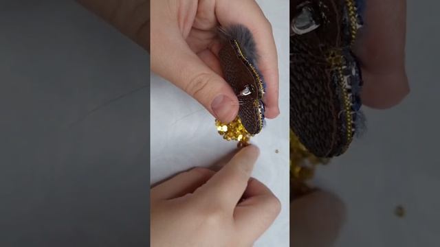 А в вашей работе есть нелюбимые этапы? #брошьручнойработы #вышивка #вышивкаброши #вышивкабисером смотреть онлайн