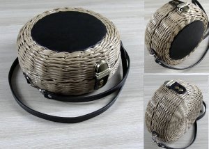 Сумка - таблетка из газетных трубочек