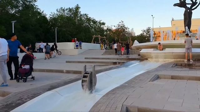 Новые места отдыха в Астане! Бульвар "Театральный "Пешеходная аллея по проспекту Республики. смотреть онлайн