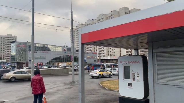 Метро Чертановская и окрестности. Вид на Большой Чертановский пруд, г. Москва, 08.09.2022 смотреть онлайн