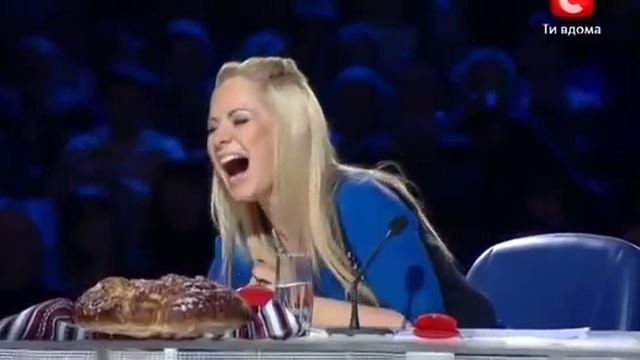 Самое смешное на Украина мае таланте))) смотреть онлайн