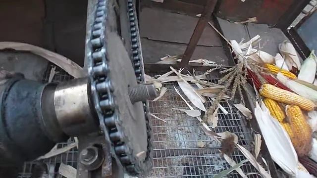 Початкоуборочный комбайн для мотоблока и минитрактора Corn harvester for walk behind tractor смотреть онлайн