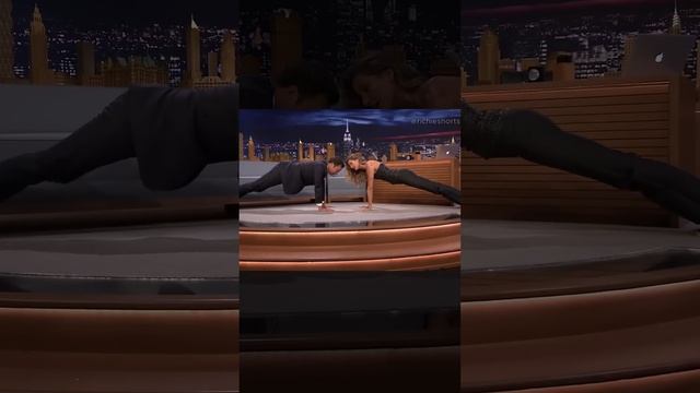 Super Model Gisele Bundchen vs. Jimmy Fallon: Epic Plank Challenge on The Tonight Show смотреть онлайн