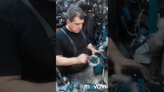 Отрезной станок по металлу Makita 2414 NB делаем диагностику , меняем щеткодержатель смотреть онлайн