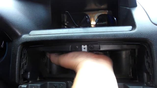 Гремит панель приоры 2