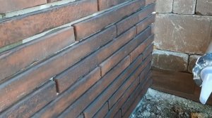 кладка декоративной плитки сверху вниз и расшивка