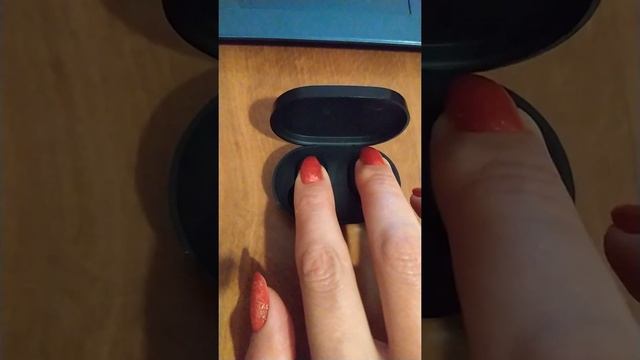 один из беспроводных наушников Redmi перестал работать. Подключается либо 1 правый либо 2 левый
