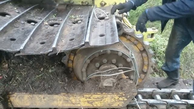 Ремонт бульдозера Т170, одеваем гусянку в поле смотреть онлайн