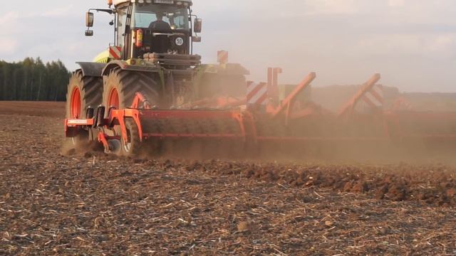Claas Xerion 5000 cultivating with Horch Tiger 8 AS смотреть онлайн