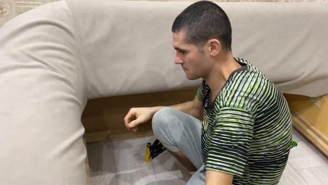 Как заменить обивку угловное дивана своими руками ( Глухие) смотреть онлайн